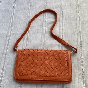 Urban Expressions  NWOT orange woven vegan shoulder bag.